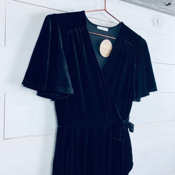 1 LEFT Sasha Velvet Black Dress, Must have 🌹 - Picture 3 of 7